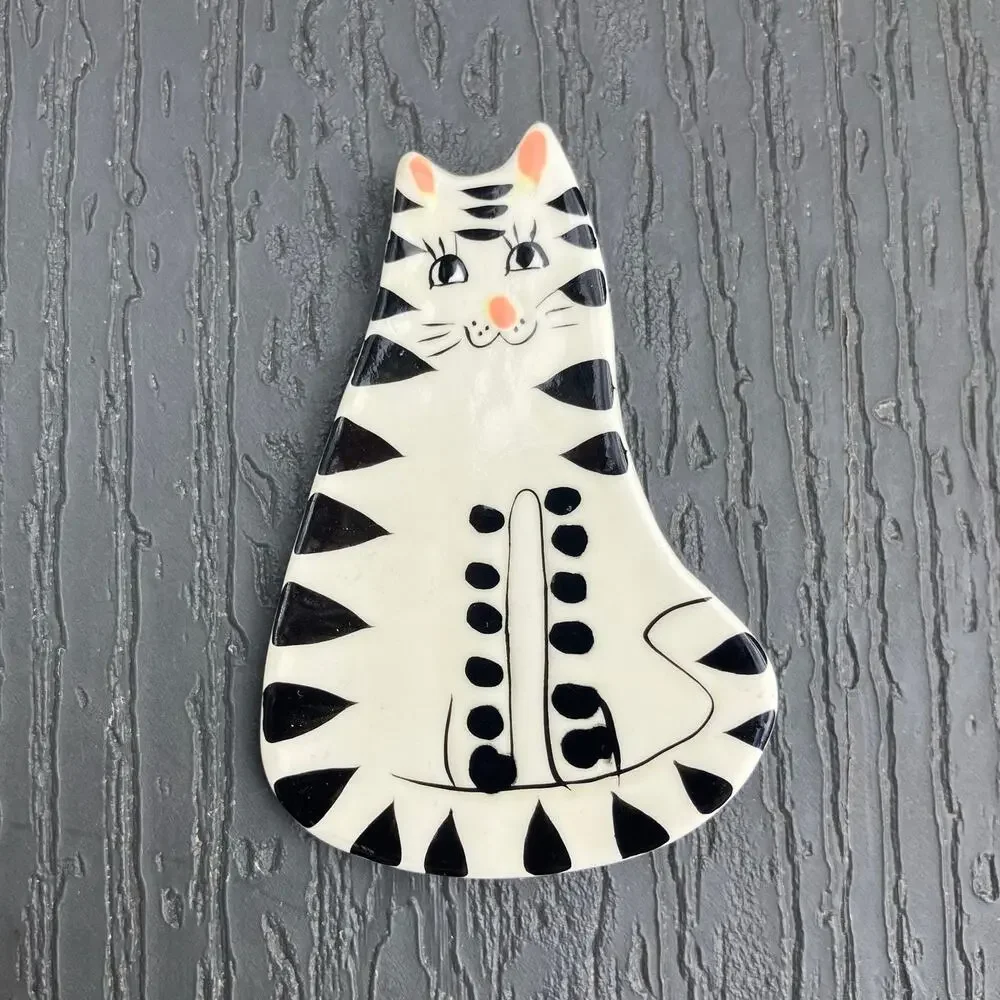 Vintage black and white cat pin brooch, kitschy eclectic bohemian hippie, OOAK